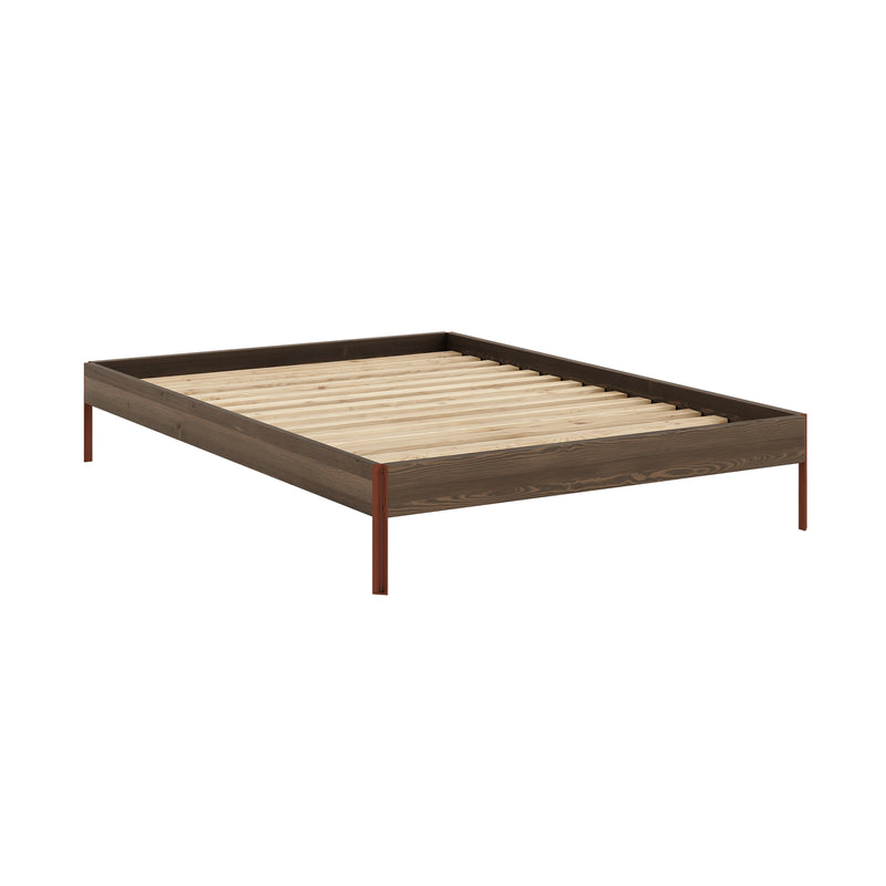 Karup - Core Bett | 140 x 200 cm / Kiefer carobbraun / terra red