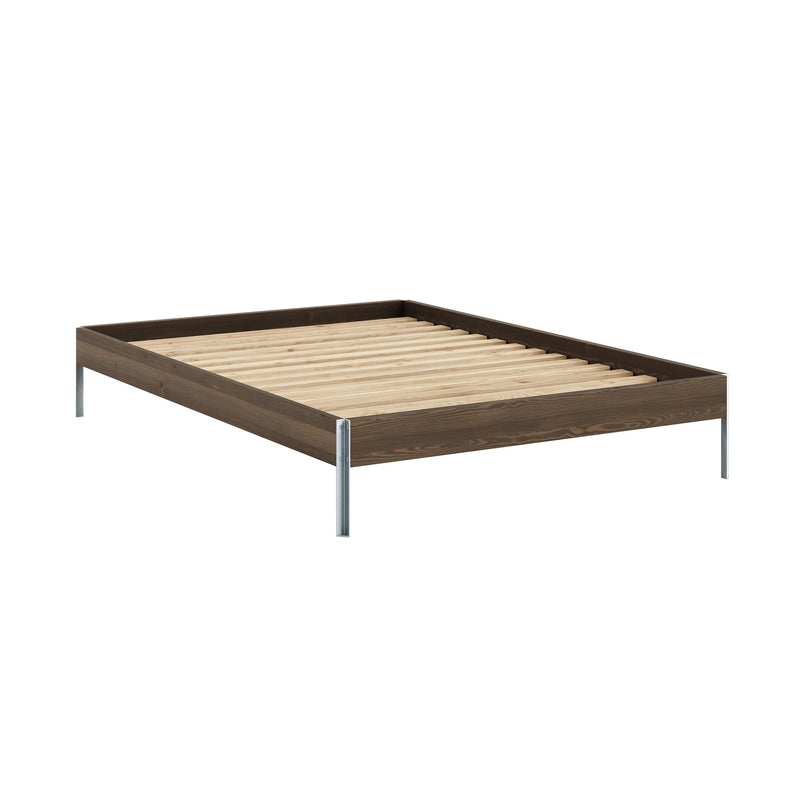 Karup - Core Bett | 140 x 200 cm / Kiefer natur / 106 carob brown lacquered