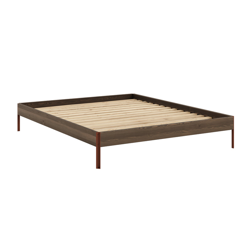 Karup - Core Bett | 160 x 200 cm / Kiefer carobbraun / terra red