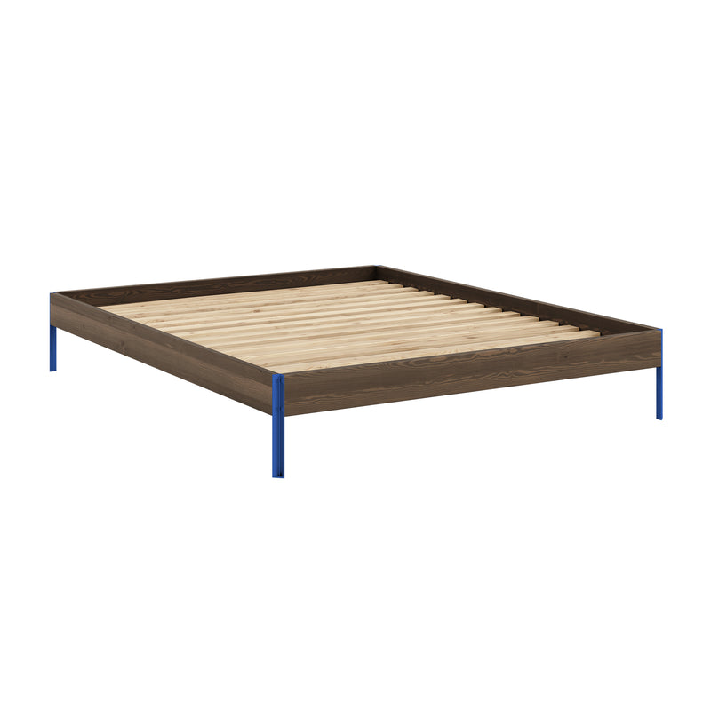 Karup - Core Bett | 160 x 200 cm / Kiefer carobbraun / vivid blue