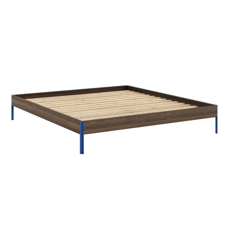 Karup - Core Bett | 180 x 200 cm / Kiefer carobbraun / vivid blue