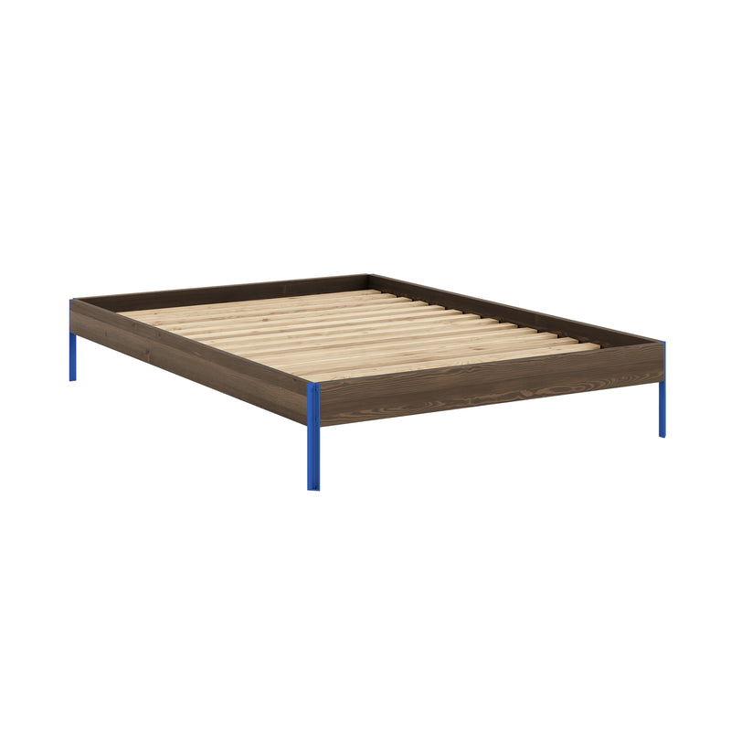 Karup - Core Bett | 140 x 200 cm / Kiefer carobbraun / vivid blue