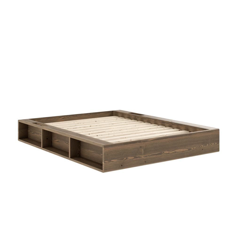 Karup - Ziggy Bettgestell mit Lattenrost und Aufbewahrung | 140 x 200 cm / 106 Carob brown lacquered