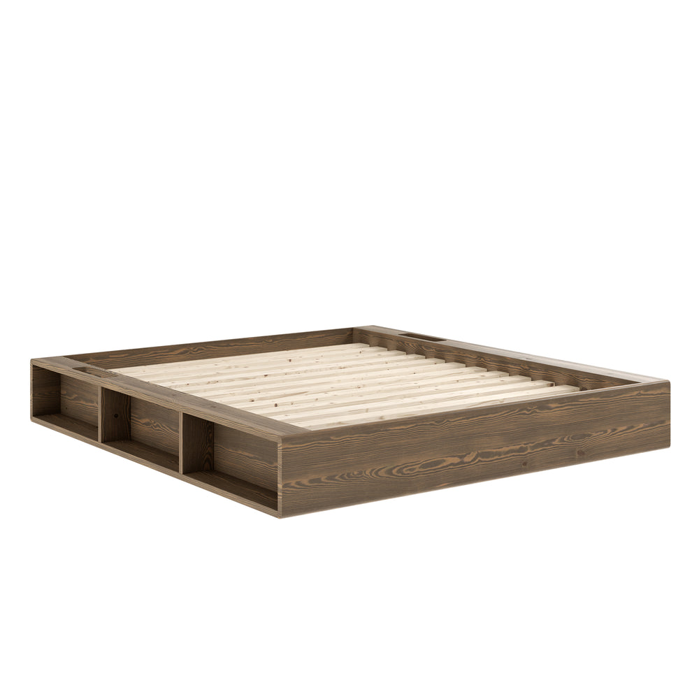 Karup - Ziggy Bettgestell mit Lattenrost und Aufbewahrung | 160 x 200 cm / 106 Carob brown lacquered