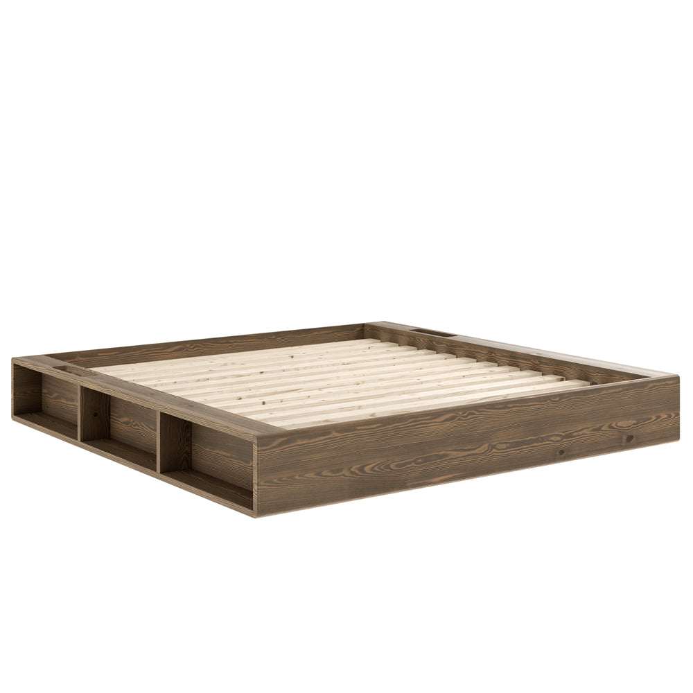 Karup - Ziggy Bettgestell mit Lattenrost und Aufbewahrung | 180 x 200 cm / 106 Carob brown lacquered