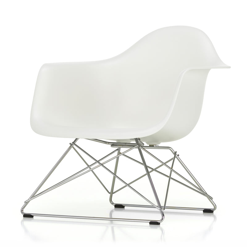 Vitra - Eames Plastic Armchair LAR RE | weiß RE / verchromt
