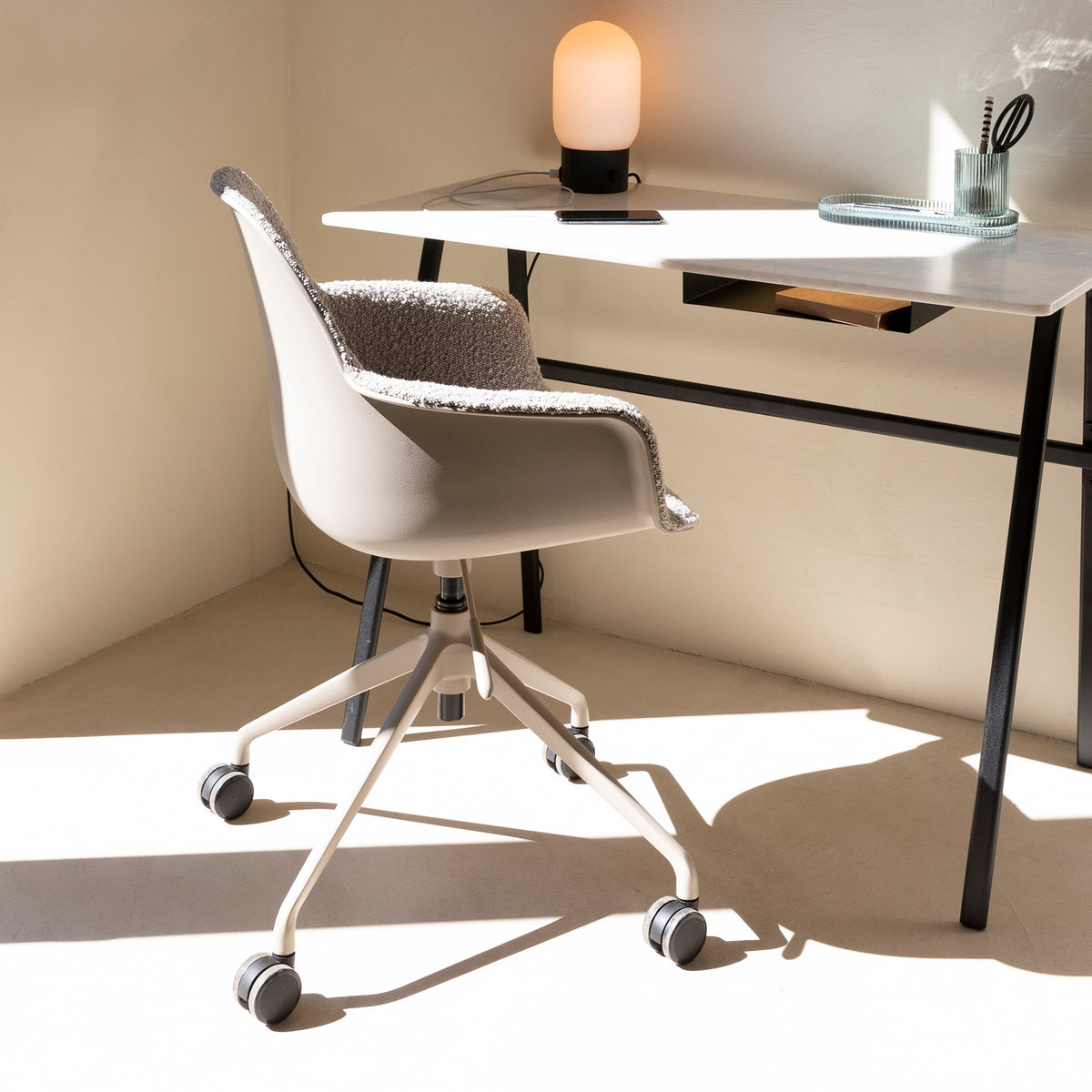 Zuiver - Albert Kuip Büro-Armlehnstuhl | taupe